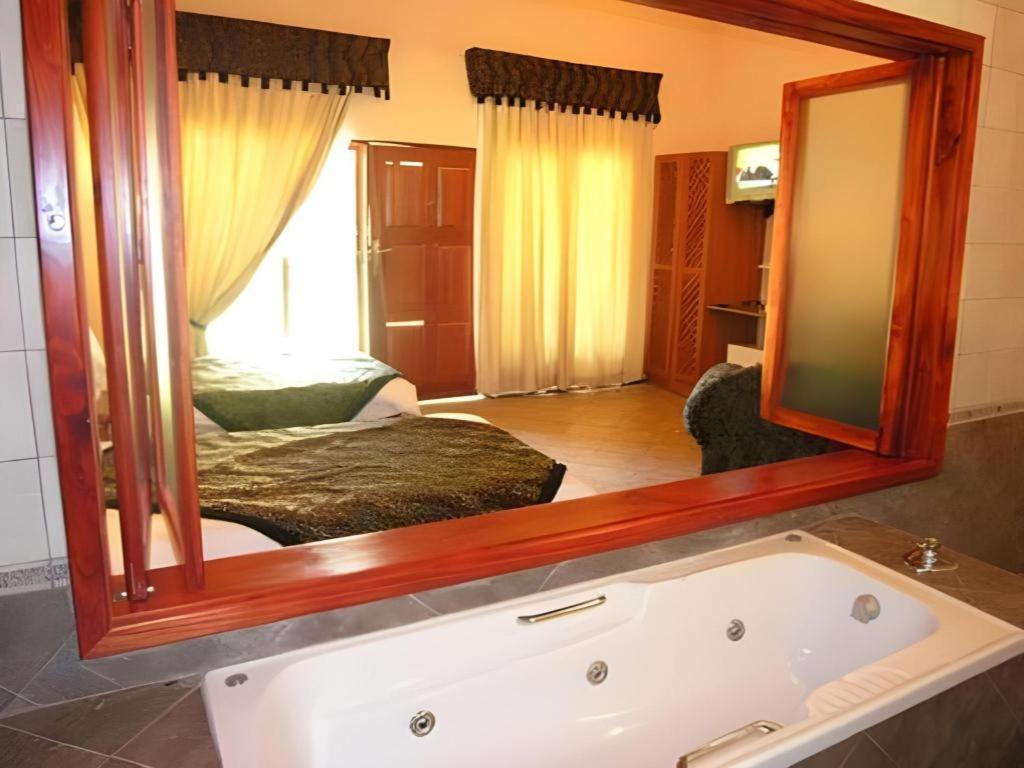 Chrismar Hotel Ливингстон Экстерьер фото